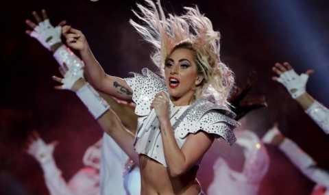 Лейди Гага показа новия си - 1