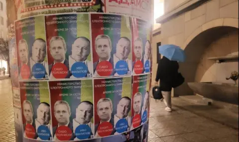 София осъмна с плакати срещу министър