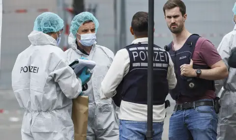 Mигрант нападна с нож протестиращи срещу незаконната миграция в Германия (ВИДЕО) - 1