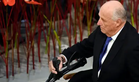 89-годишният крал на Норвегия Харалд е приет в болница на остров Тенерифе - 1