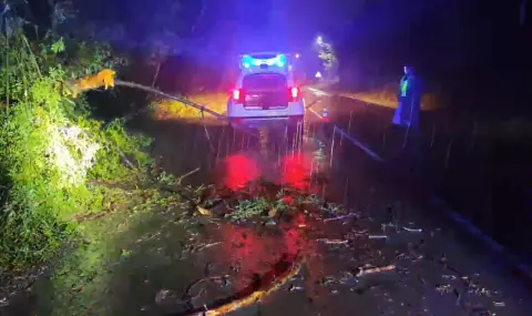 Достъпът до „Арапя“ е блокиран след повече от 10 часа валежи - 1