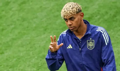 Наказаха непълнолетен фен за расистки обиди срещу Ямал - 1