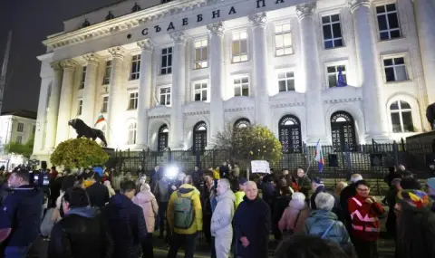 Протести  в София, Варна и Пловдив поискаха оставката на Борислав Сарафов ВИДЕО