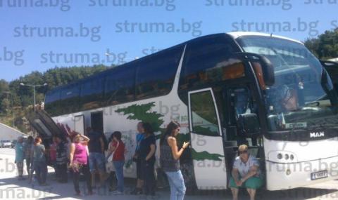 Български туристи оцеляха по чудо на път за Гърция - 1