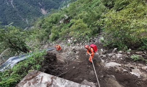 Броят на жертвите от земетресението в провинция Съчуан нарасна до 74 души - 1