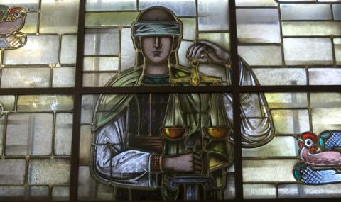 Съдят банкова служителка, откраднала 37 000 лева - 1