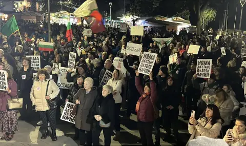 Призиви "Оставка" и в други градове от страната