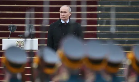 Путин от Червения площад предупреди НАТО: Стратегическите сили на Русия са готови за война