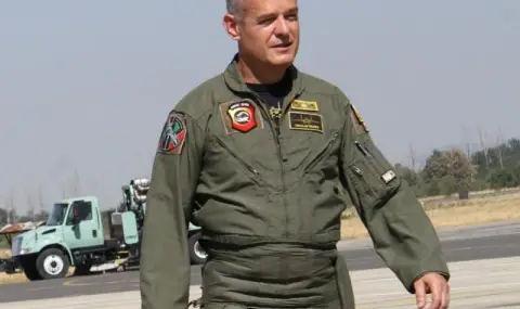 Ето кой е пилотирал изтребителя, който прелетя ниско над летището в Габровница  - 1