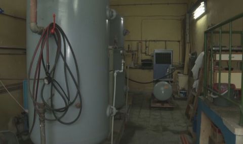 Доброволци изградиха кислородна инсталация за пациентите в Бургас - 1