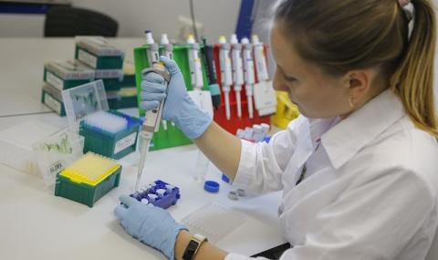  ЕС подписа договор с „АстраЗенека“ за ваксина срещу коронавируса - 1