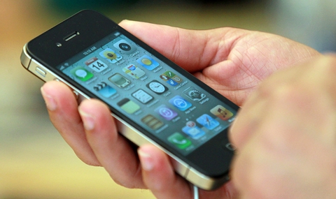 Собственици на iPhone 4s съдят Apple - 1