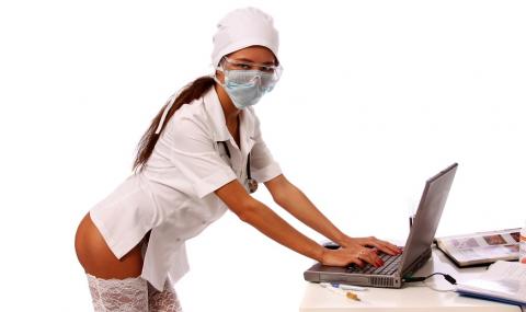 Лекарки и медицински сестри сринаха сайт заради обява за безплатни вибратори - 1