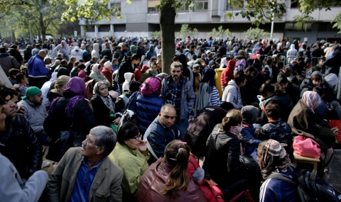 Хиляди бежанци заляха Словения - 1