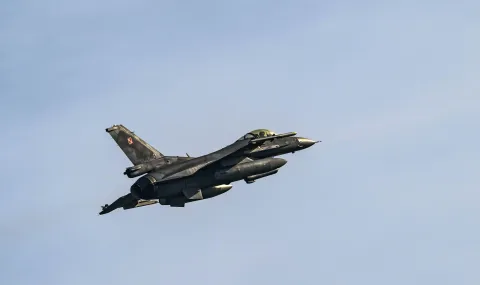 Румъния вдигна два изтребителя F-16 заради въздушна цел край остров Змийски