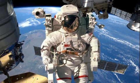 "Видяха" човек без скафандър да пълзи по МКС (ВИДЕО) - 1