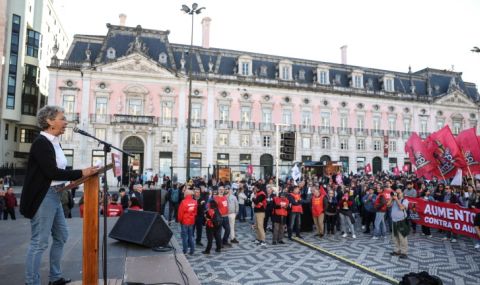 Хиляди португалци излязоха на протест срещу скока в цените на жилищата - 1
