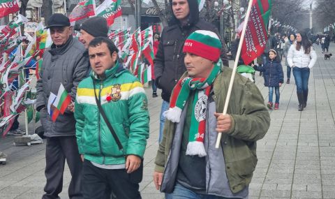 В Бургас скриха руските знамена - 1
