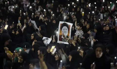Траур в Техеран! Десетки хиляди иранци изпратиха за последно президента Ебрахим Раиси - 1