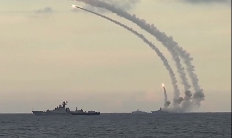 Вижте как Русия пак удари ислямистите в Сирия от Каспийско море (Видео) - 1