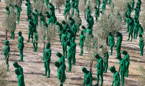 Стотици хора заснеха масова гола фотосесия в Испания (СНИМКИ+ВИДЕО) - 1