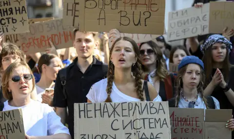 Недоволство в Украйна: защо Зеленски смени военния министър?