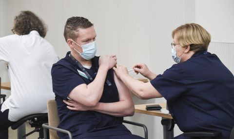 Финландия възобновява имунизирането с "АстраЗенека" - 1