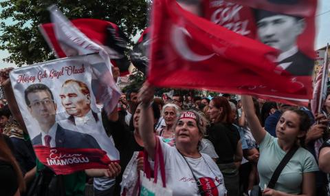 Кандидатът на Ердоган в Истанбул изостава с 4% - 1