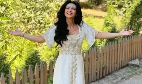 Росица Пейчева, скоро след като стана майка за трети път, чака първо внуче - 1