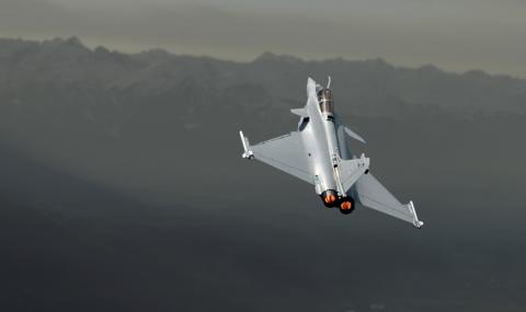 Британски изтребители прехванаха руски самолет - 1