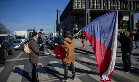 Посолството на Чехия освободи десетки руснаци - 1