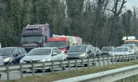Засилен трафик в първия почивен ден - 1