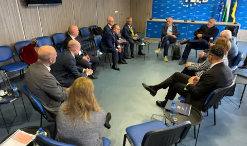 Бойко Борисов събра в централата на ГЕРБ министри и работодателски организации на разговор за Бюджет 2026