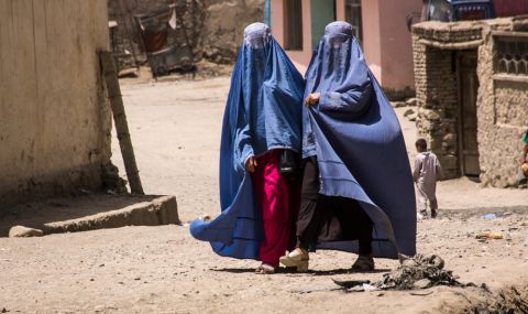 Афганистанските жени започнаха да протестират и онлайн  - 1