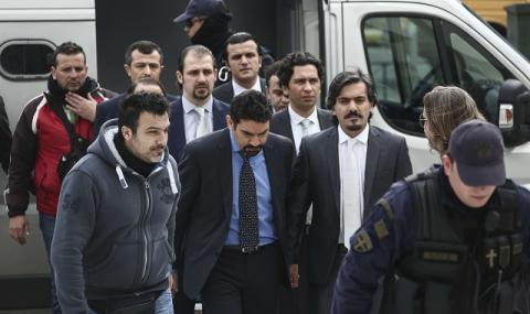 Гърция се разколеба дали да приюти турски превратаджия - 1