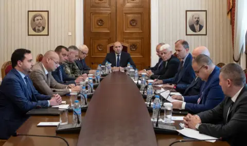 Румен Радев: Няма заплаха за България след ударите на Израел по Иран - 1