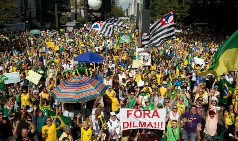 Бразилия излезе на протест срещу Дилма Русеф - 1