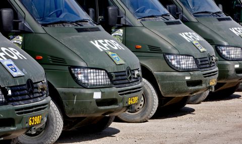 Подкрепа на силите КейФОР в Косово от румънски войници пристигнаха днес - 1