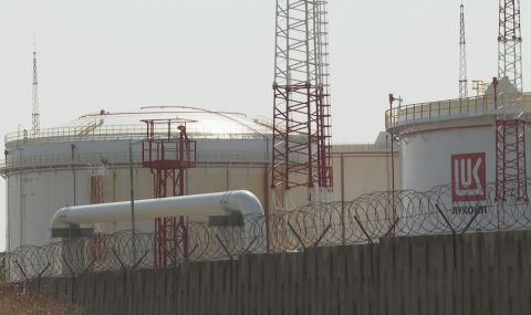 Работещите в рафинерията „Лукойл Нефтохим” излизат на протест - 1