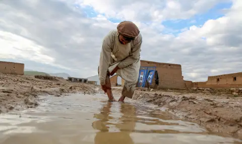 Броят на жертвите на наводненията в Афганистан надмина 300 - 1