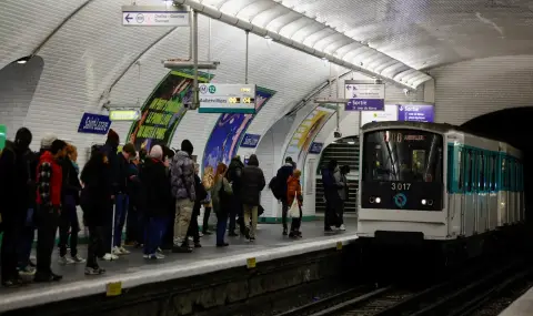 Задържаха мъж, ранил три жени с нож в парижкото метро