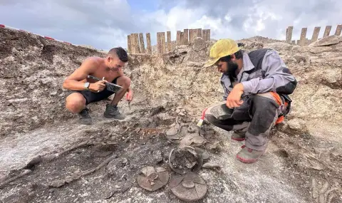 Гроб на воин от II век преди Христа откриха край тополовградското село Капитан Петко войвода - 1