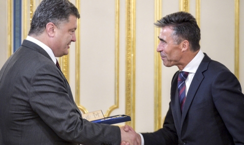 Бившият шеф на НАТО ще съветва украинския президент - 1