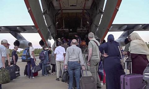 Над 200 граждани на Русия и други бивши съветски републики, евакуирани от Судан, пристигнаха в Москва - 1