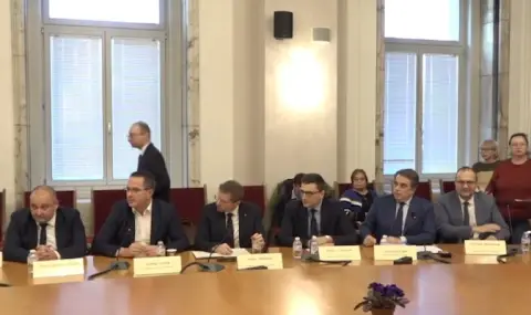 Скандал в бюджетната комисия: Заседанието се провали - 1