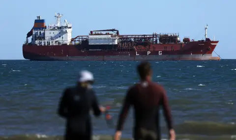 Oil prices continue to fall, Washington ready to lift sanctions on Iranian oil  - 1
