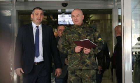 Фалшиви профили на ген. Мутафчийски плъзнаха във "Фейсбук" - 1