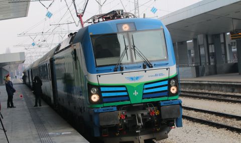 Възстановиха движението на влаковете през Мездра - 1