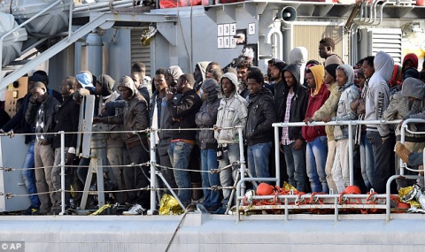 3700 спасени имигранти само за уикенда на о. Лампедуза - 1