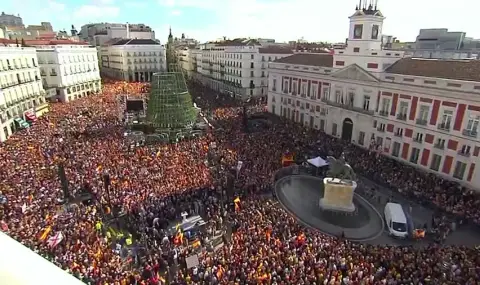 Хиляди протестираха в Мадрид срещу амнистия за участниците в опита за отделяне на Каталуния - 1